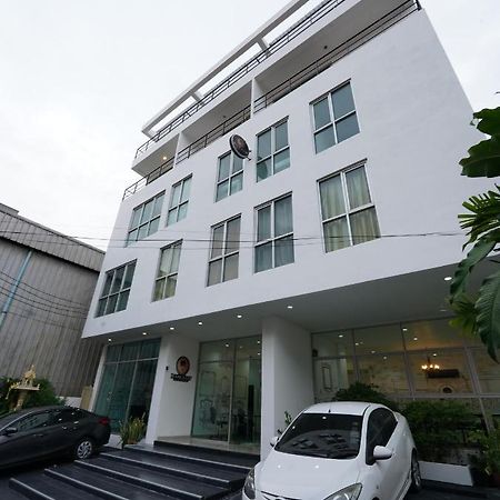 Roomquest Bangkok Sukhumvit 50 Ngoại thất bức ảnh