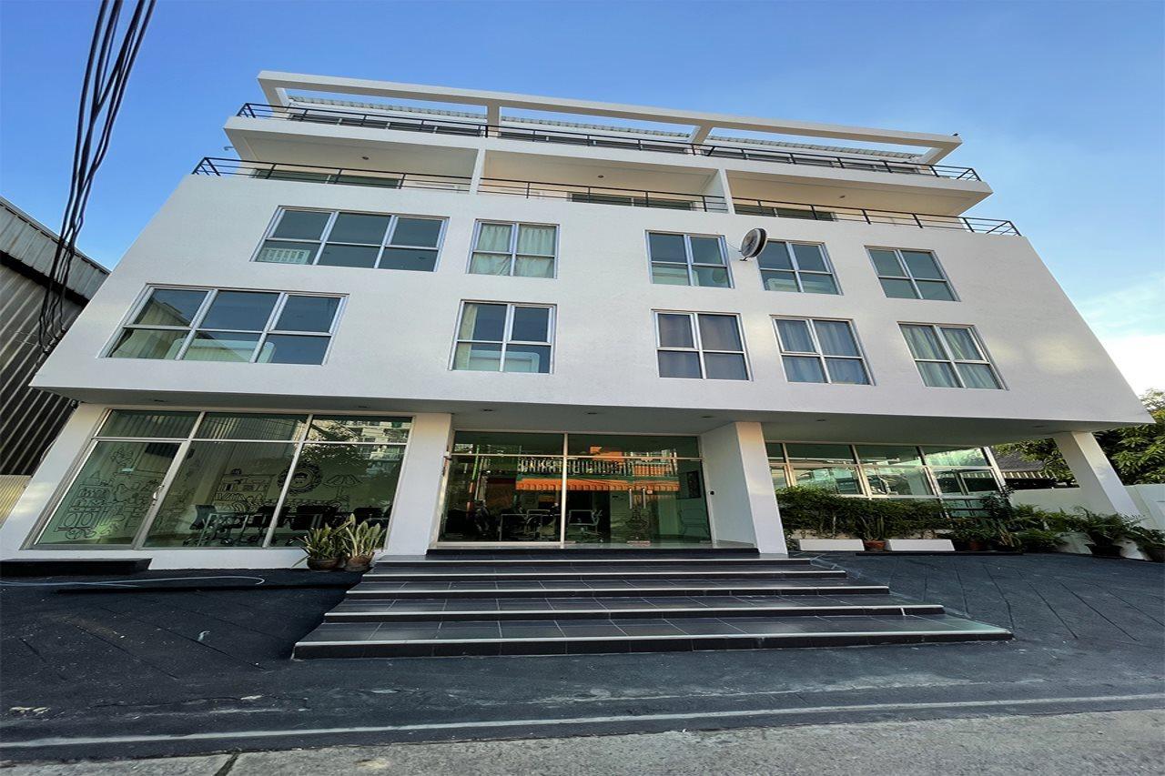 Roomquest Bangkok Sukhumvit 50 Ngoại thất bức ảnh